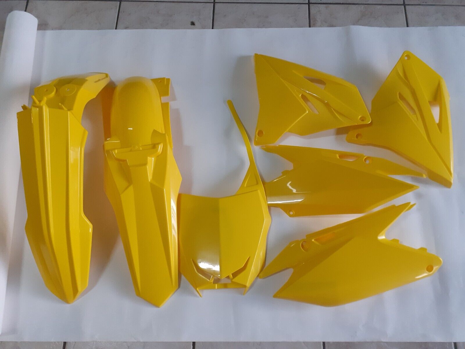 KIT PLASTICHE SUZUKI RESTYLING RM 125 250 2004 5 PZ POLISPORT COLORE GIALLO
