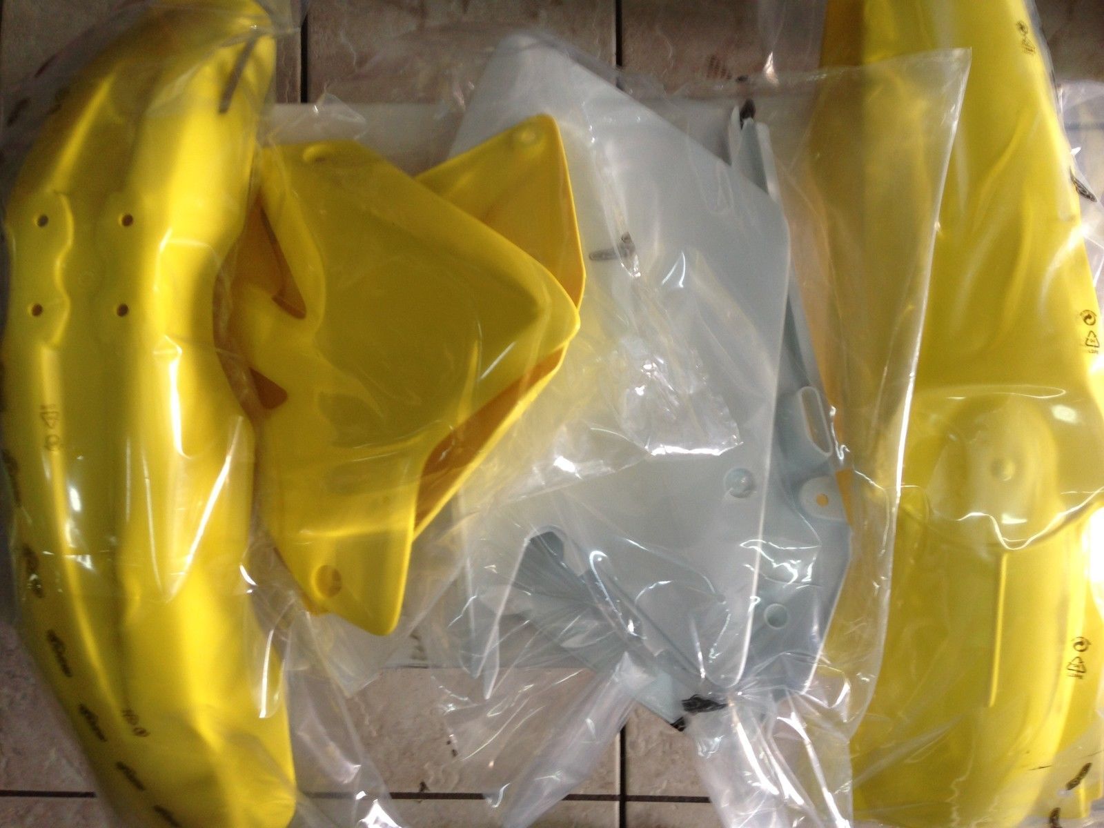 KIT PLASTICHE SUZUKI RM 125 250 2007 KIT 4 PZ COLORE ORIGINALE