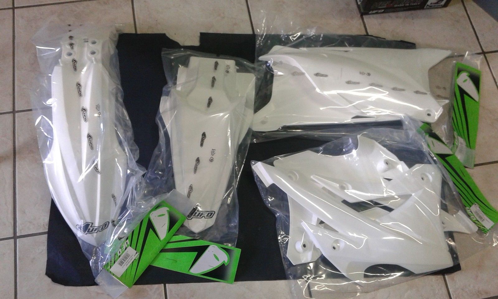 KIT PLASTICHE KAWASAKI KX 85 2021 KIT 4 PZ COLORE BIANCO