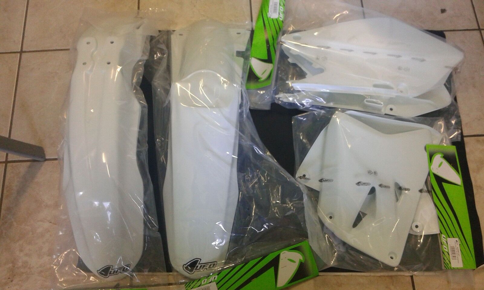 KIT PLASTICHE SUZUKI RM 125 250 2001 2002 01 02 KIT 4 PZ COLORE BIANCO
