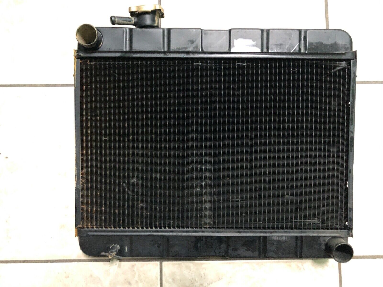 4159453 RADIATORE FIAT 124 FAMILIARE MARCA IPRA COME FOTO FONDO MAGAZZINO