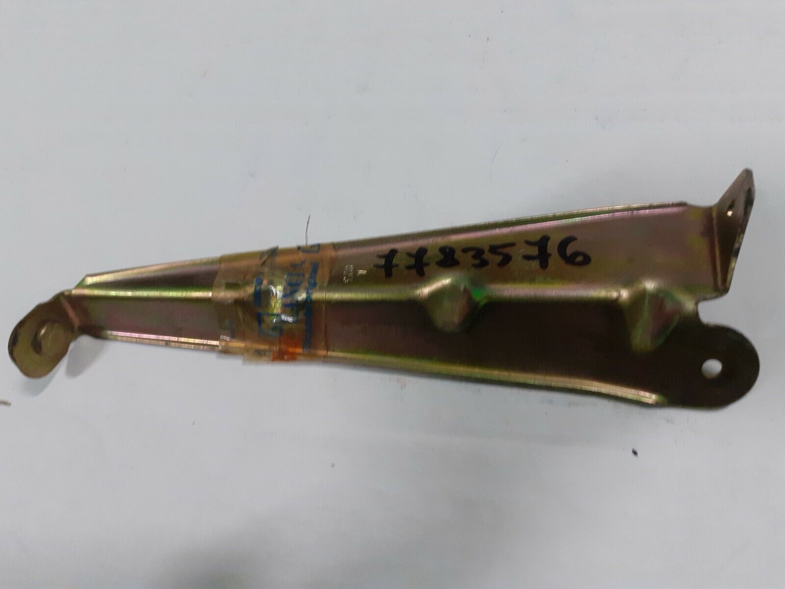 STAFFA SUPPORTO COLLEGAMENTO PARAFANGO ANT DX ORIGINALE LANCIA KAPPA COD 7783576