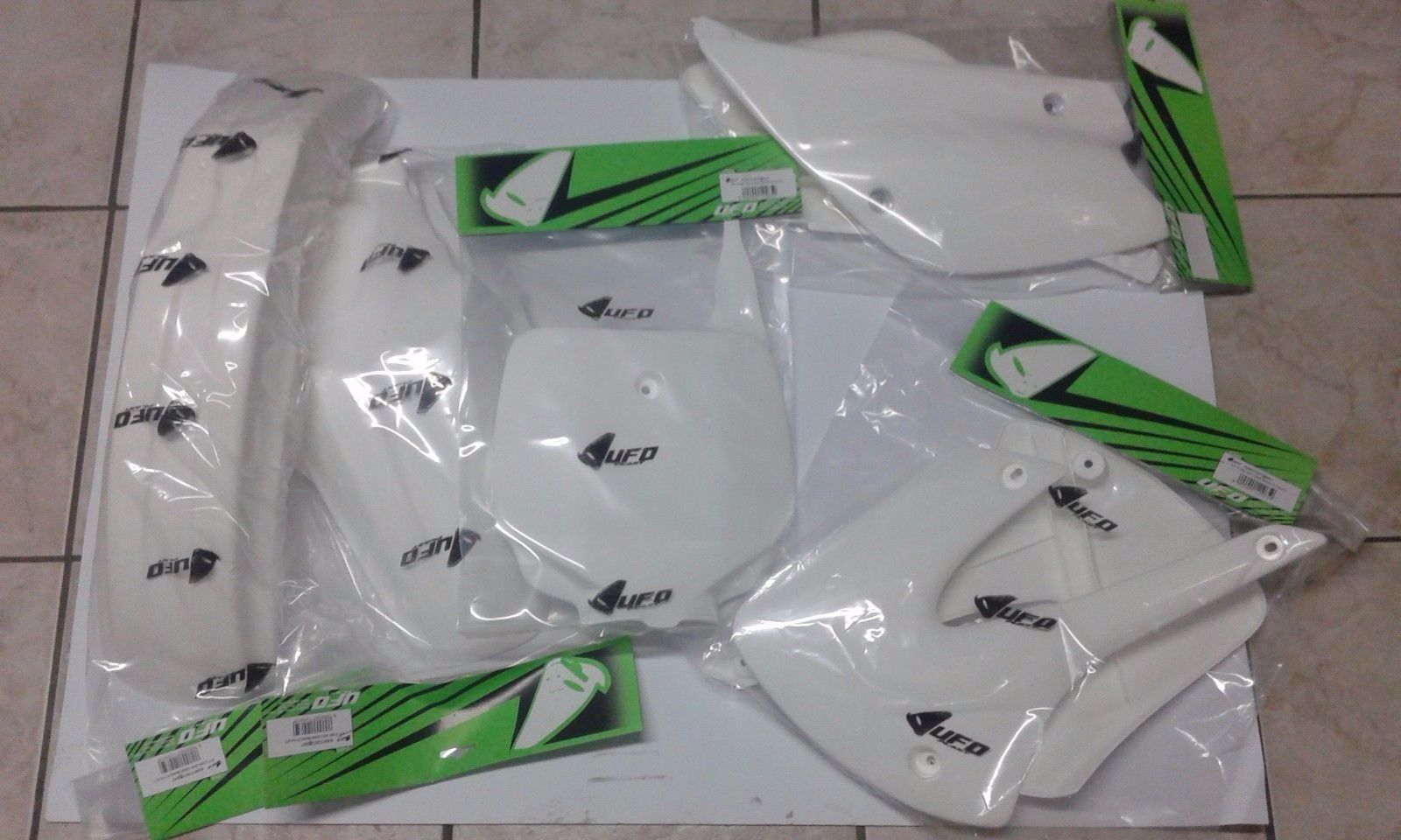 KIT PLASTICHE KAWASAKI KX 85 2005 5 PZ COLORE BIANCO RESTYLING