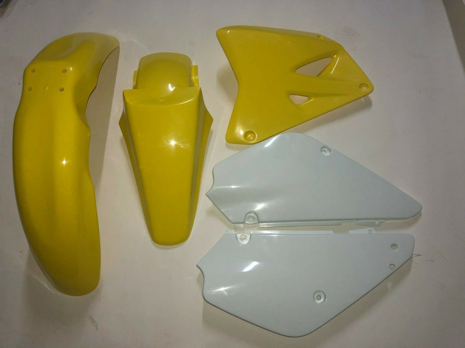 KIT PLASTICHE SUZUKI RM 85 2017 4 PZ COLORE ORIGINALE