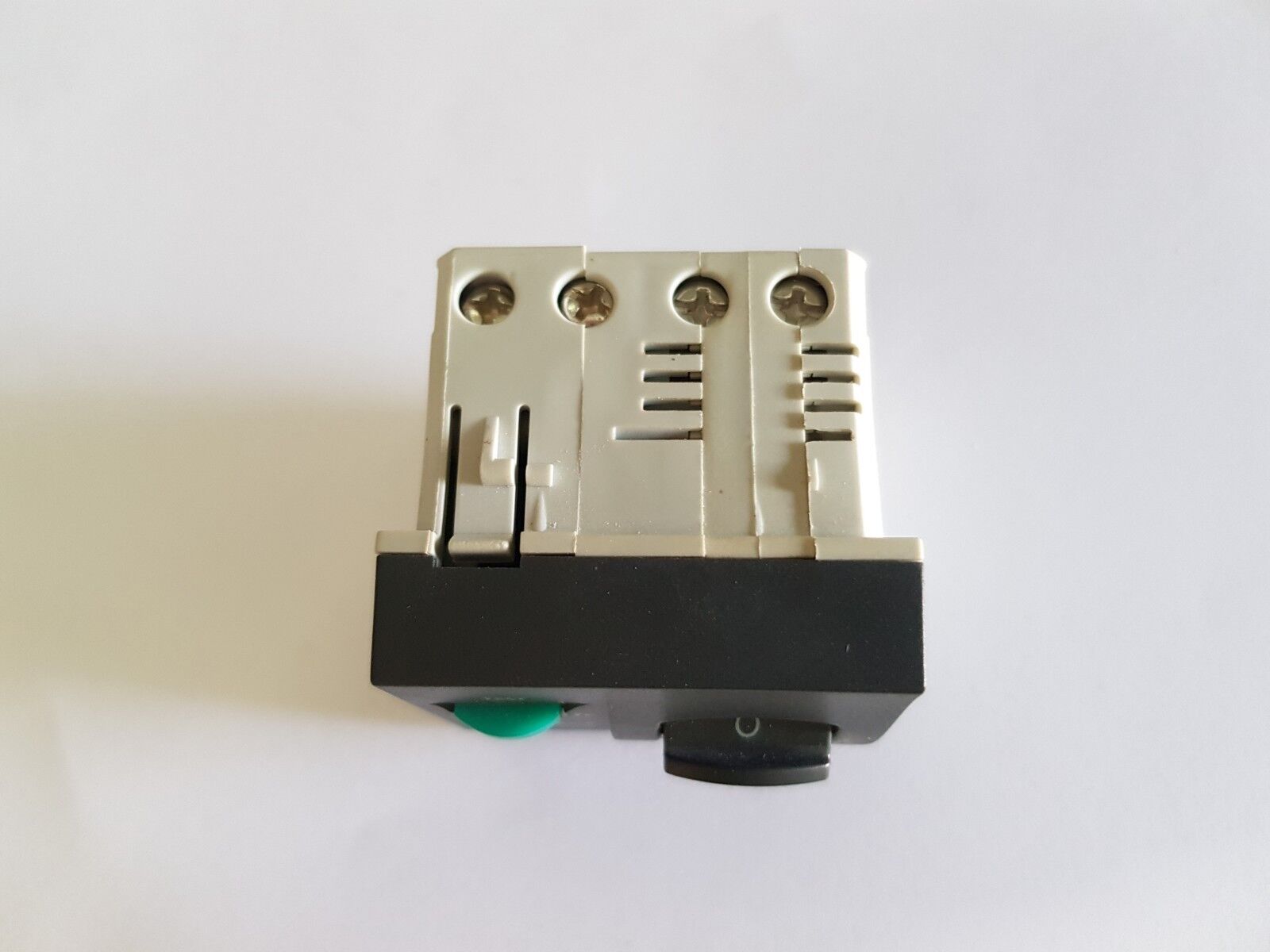 MAGNETOTERMICO DIFFEREZIALE 6A 110-230V 5060HZ LEGRAND VELA COD 682907 1 PEZZO