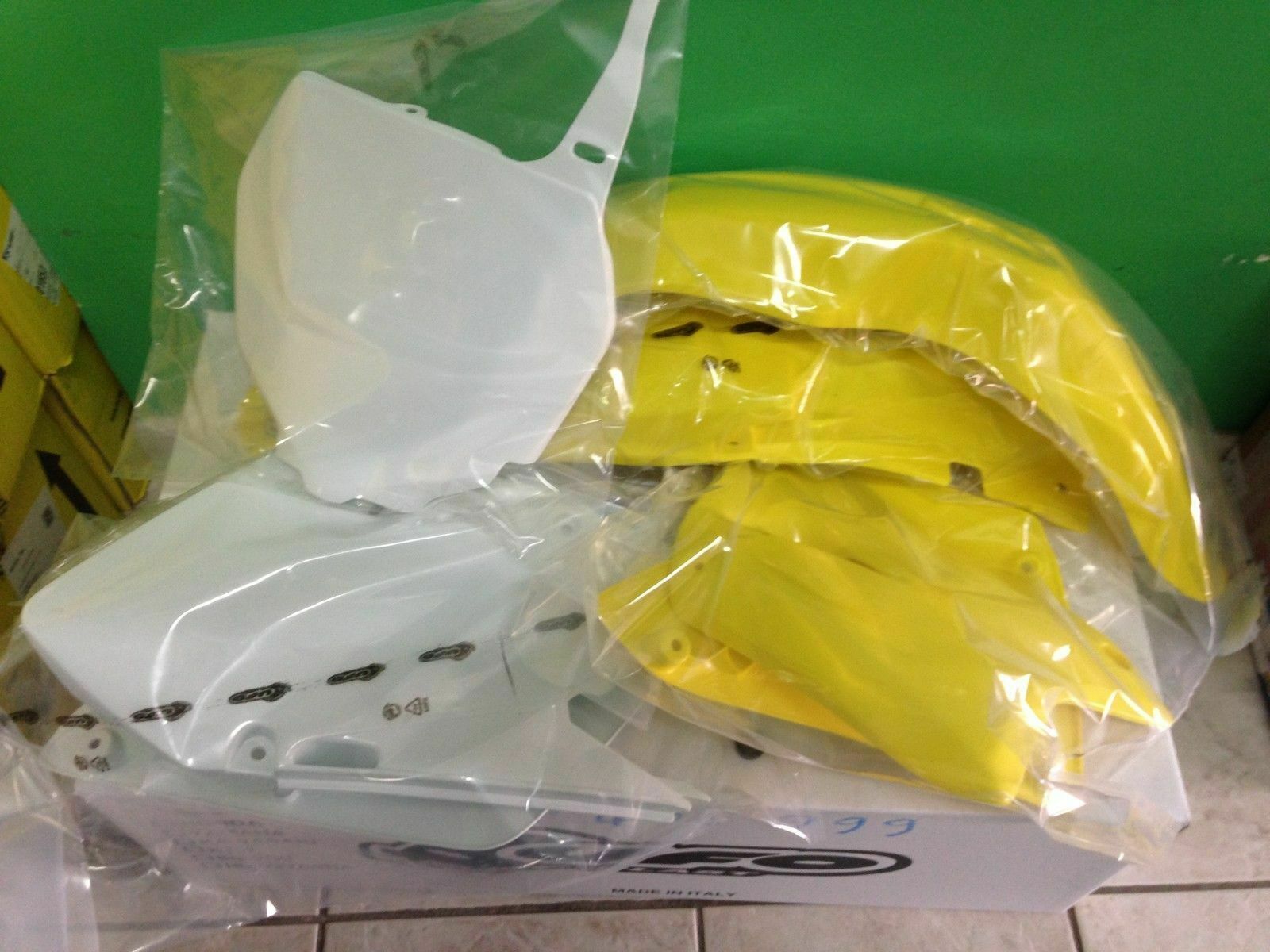 KIT PLASTICHE SUZUKI RM 125 250 2017 KIT 5 PZ COLORE ORIGINALE