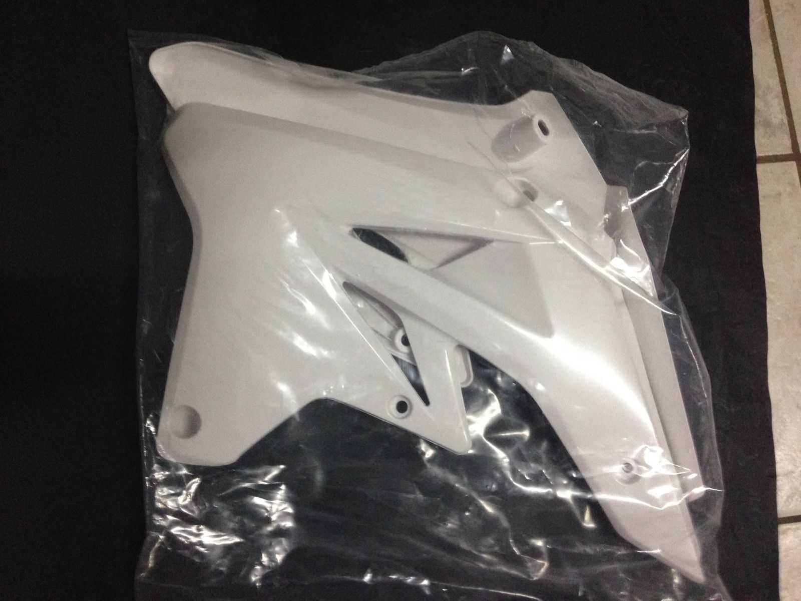 CONVOGLIATORI RADIATORE LA COPPIA PER RMZ 250 2007 2008 2009  COLORE BIANCO