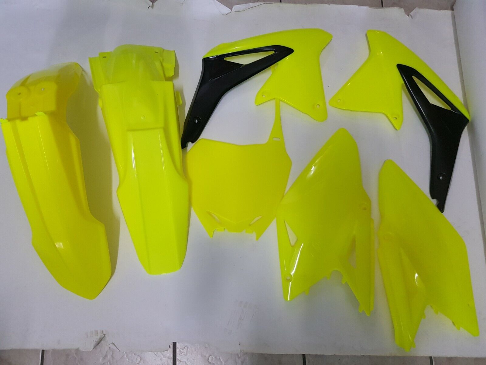KIT PLASTICHE SUZUKI RMZ 450 2017 5 PZ COLORE GIALLO FLUO COME FOTO