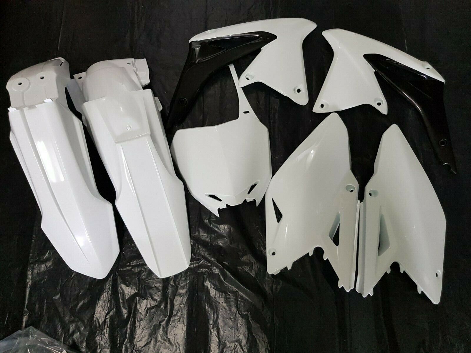 KIT PLASTICHE SUZUKI RMZ 450 2013 5 PZ COLORE BIANCO NERO