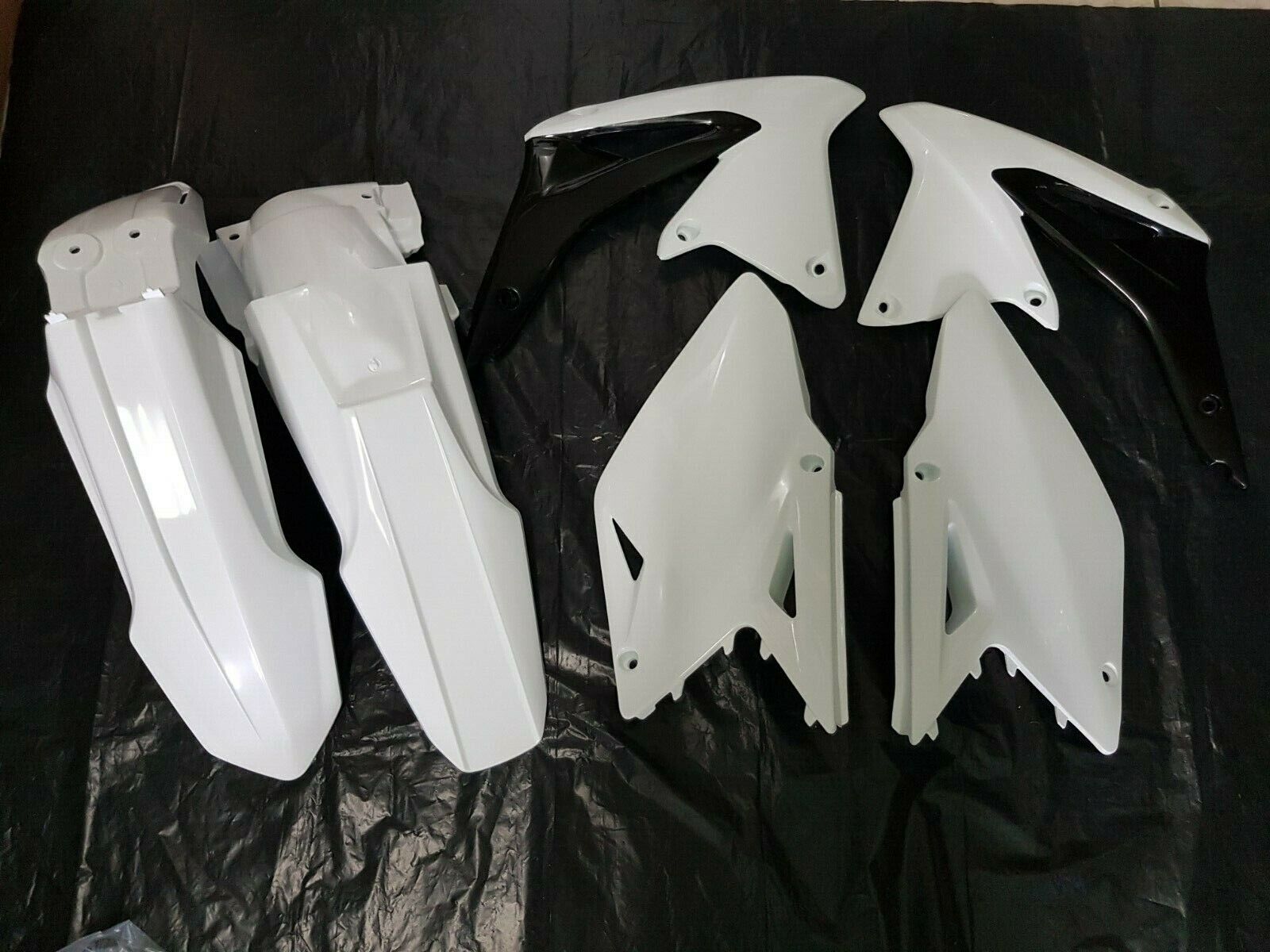 KIT PLASTICHE SUZUKI RMZ 450 2017 4 PZ COLORE BIANCO NERO