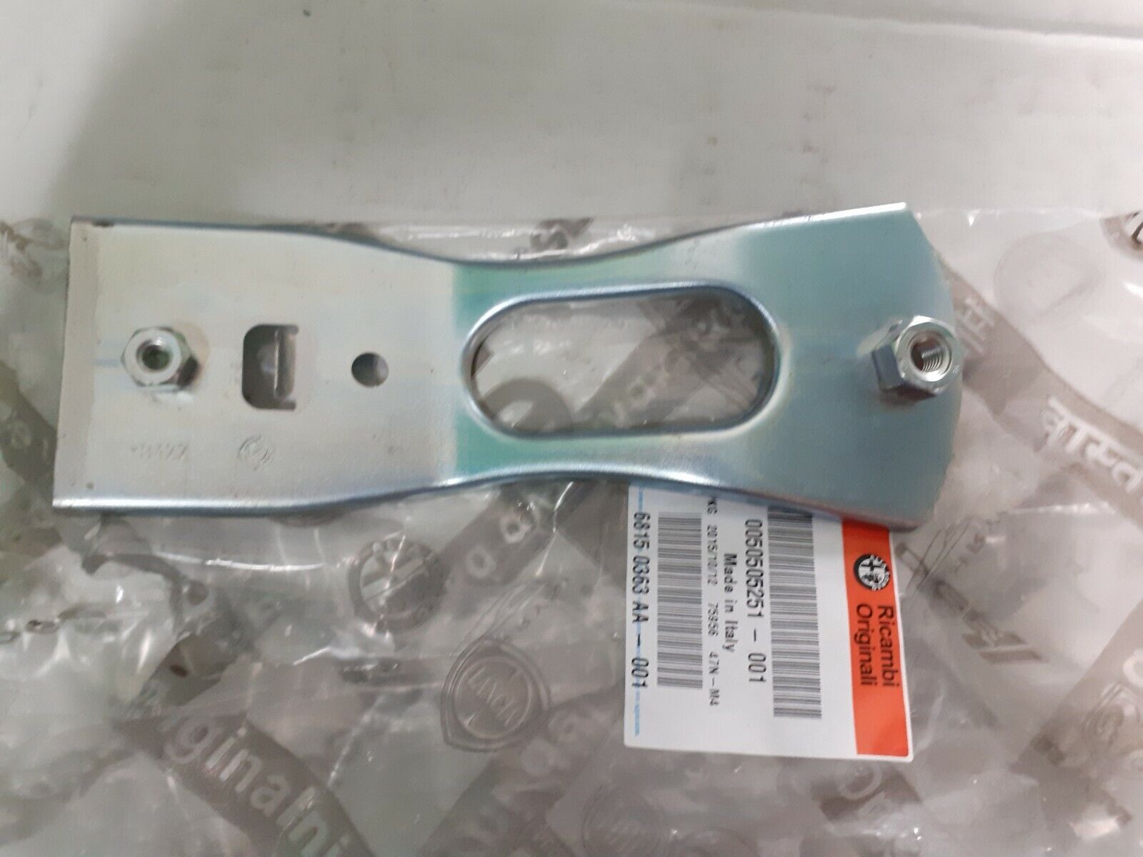 STAFFA PARAURTI ANTERIORE ORIGINALE ALFA ROMEO 159 BRERA SPIDER CODICE 50505251