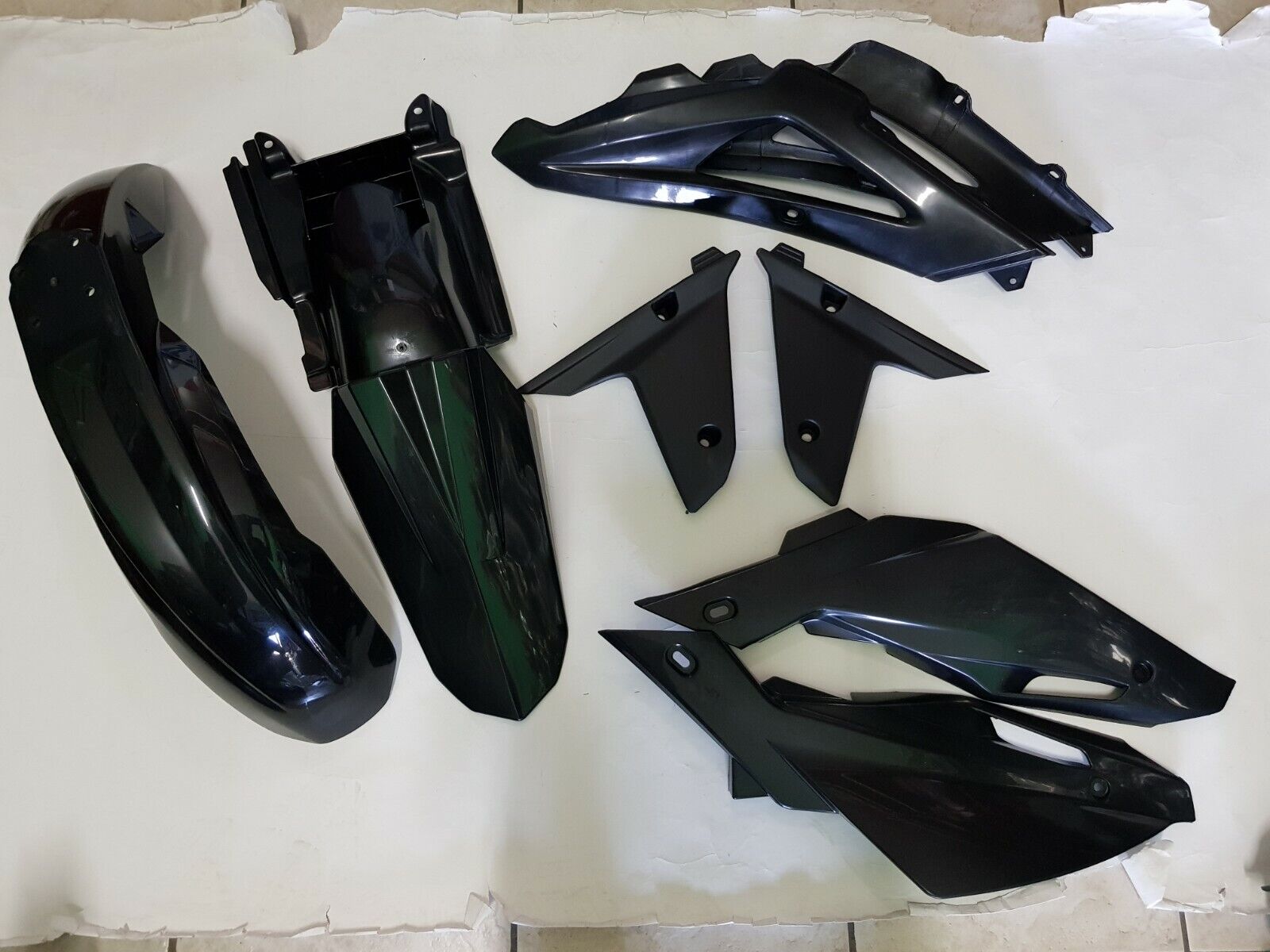 KIT PLASTICHE HUSQVARNA TE TC 250 4 TEMPI 2008 08 5 PZ COLORE NERO