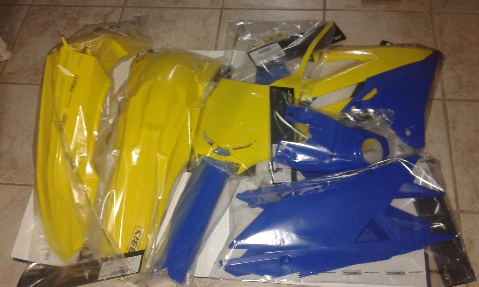 KIT PLASTICHE SUZUKI RMZ 450 2021 KIT 7 PZ GIALLO CELESTE