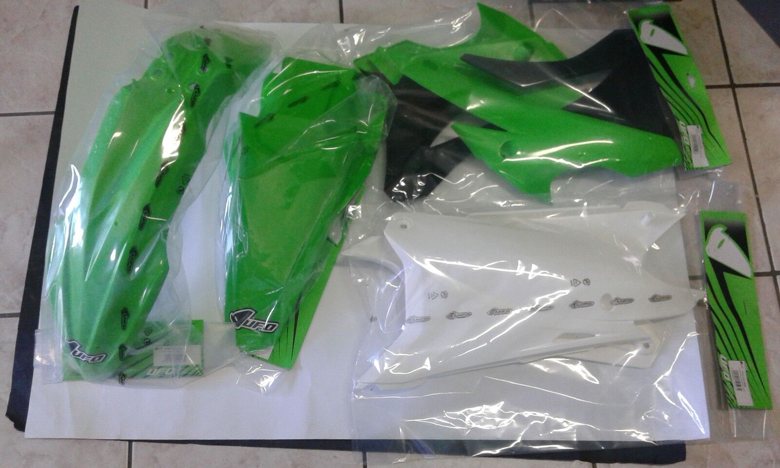 KIT PLASTICHE KAWASAKI KX 85 2014 KIT 4 PZ COLORE COME FOTO