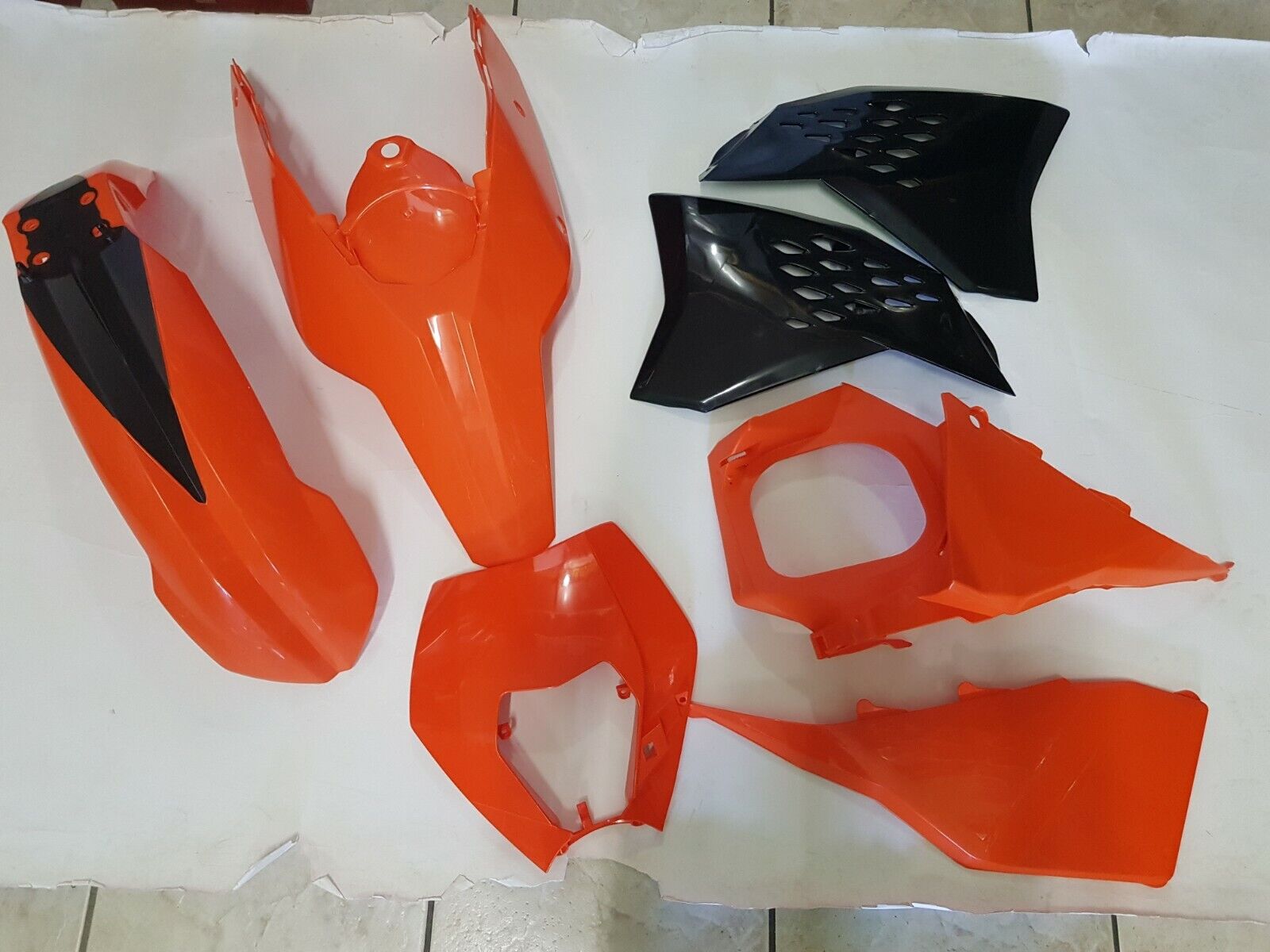 KIT PLASTICHE KTM EXC 125 250 300 2009 2010 2011 5 PZ COLORE ARANCIO NERO