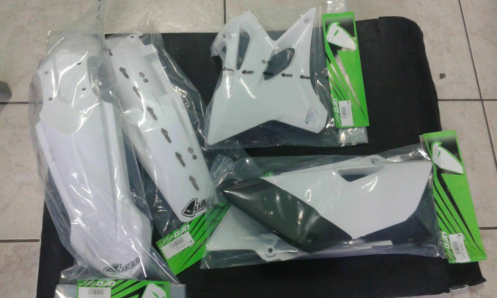 KIT PLASTICHE YAMAHA YZ 85 2015 KIT 4 PZ COLORE BIANCO