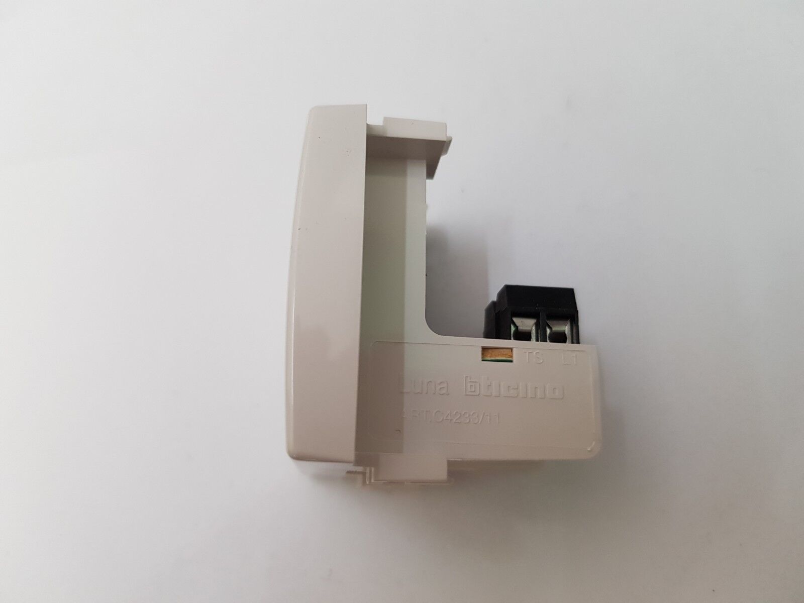 CONNETTORE TELEFONICO RJ11 BTICINO LUNA CODICE C4233/11 1 PEZZO