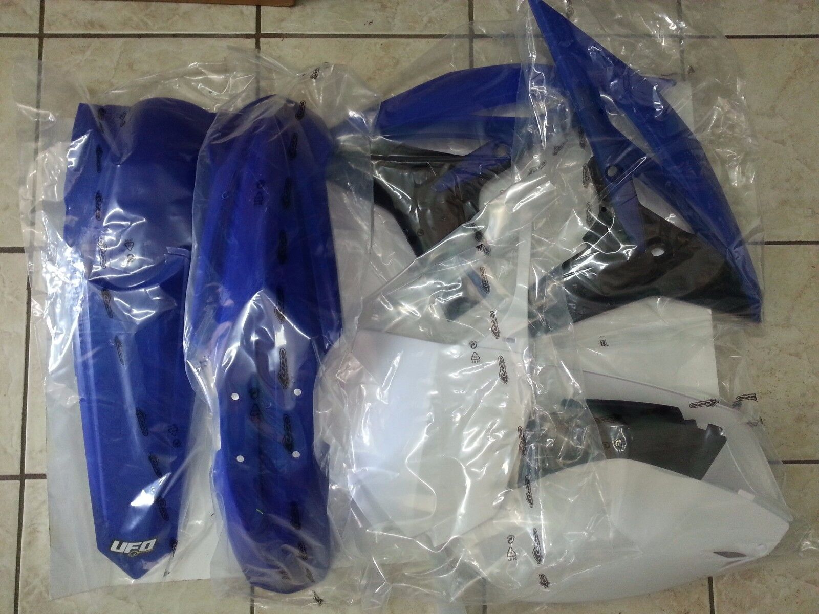 KIT PLASTICHE YAMAHA YZF 250 2010 KIT 5 PZ COLORE ORIGINALE