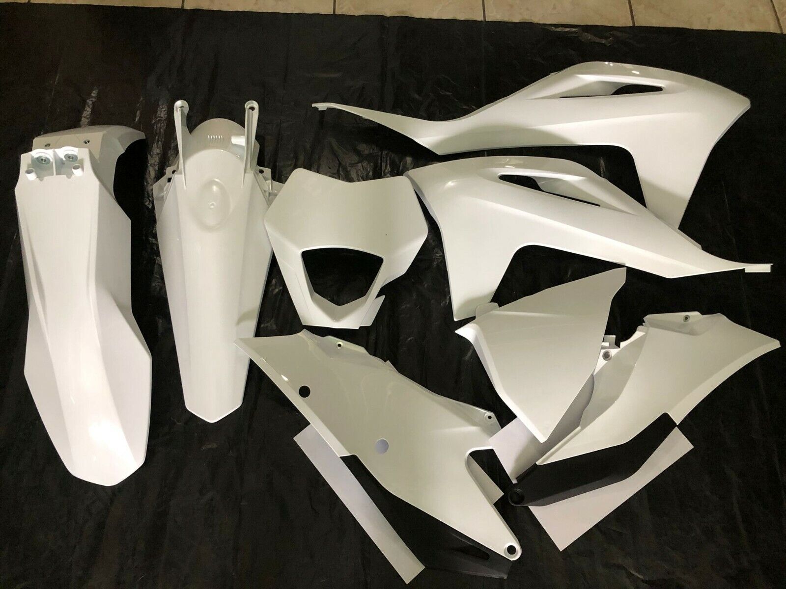 KIT PLASTICHE GAS GAS EC 250 300 2021 2022 2023 5 PZ COLORE BIANCO
