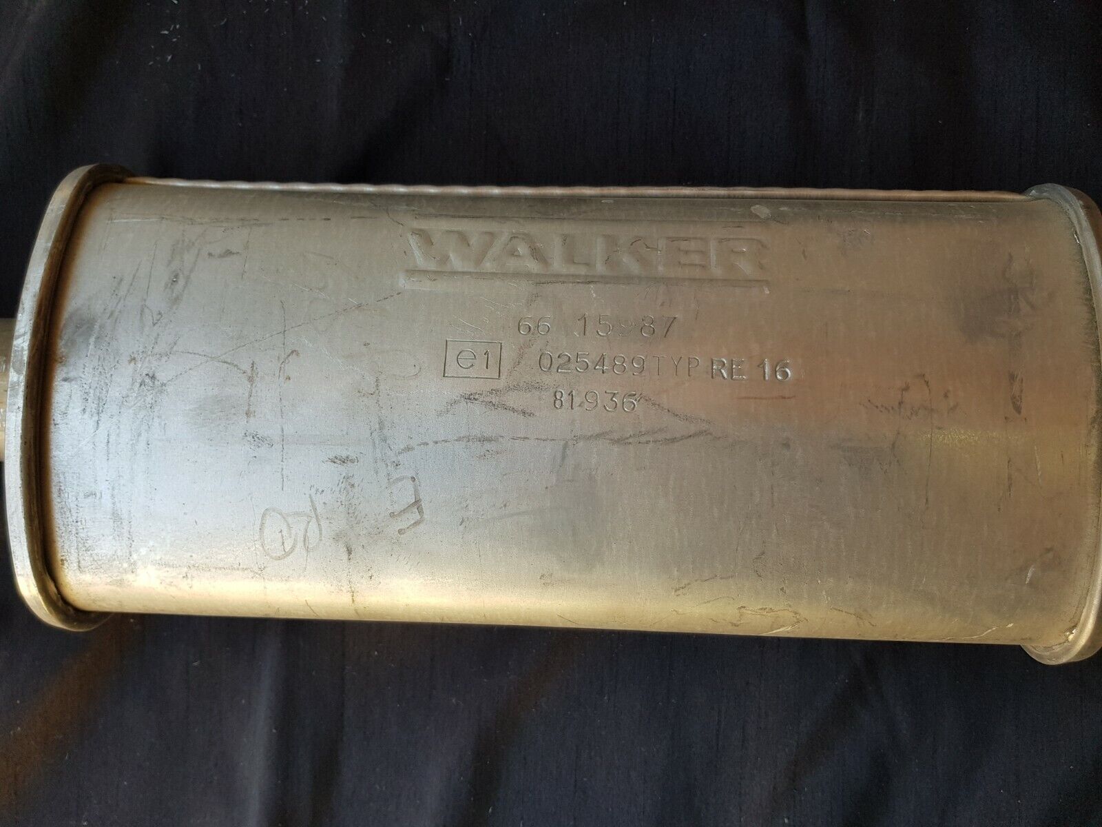 SILENZIATORE CENTRALE WALKER CODICE 15987 RENAULT CLIO I 1.4 1990 55 KW 59 KW