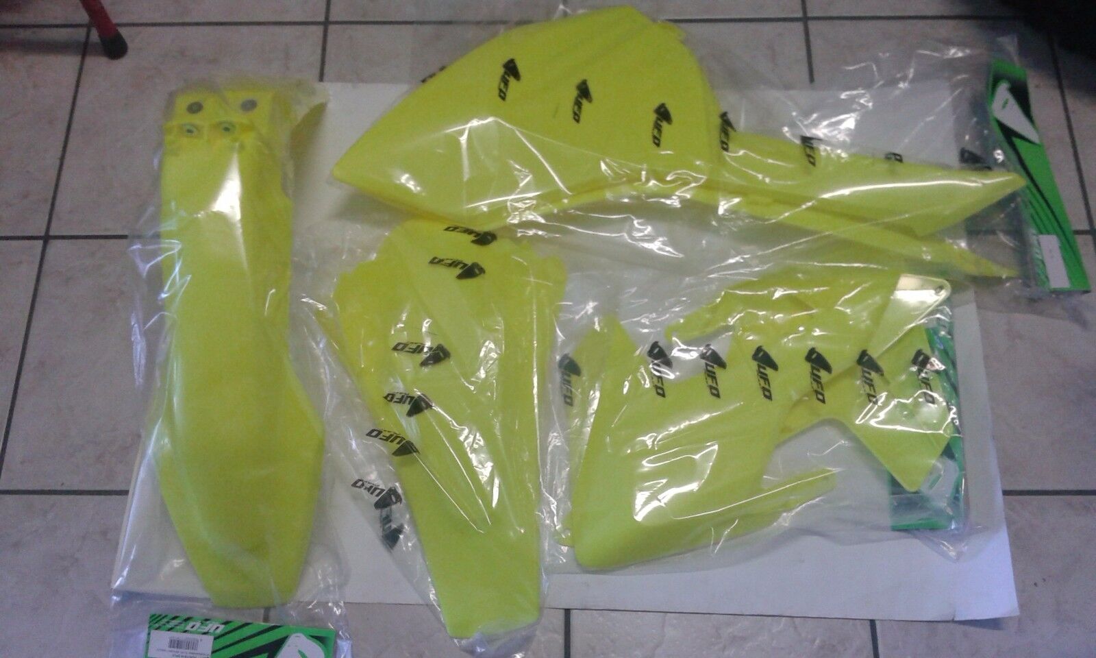 KIT PLASTICHE HUSQVARNA TC 125 2016 2017 2018 4 PZ COLORE GIALLO FLUO