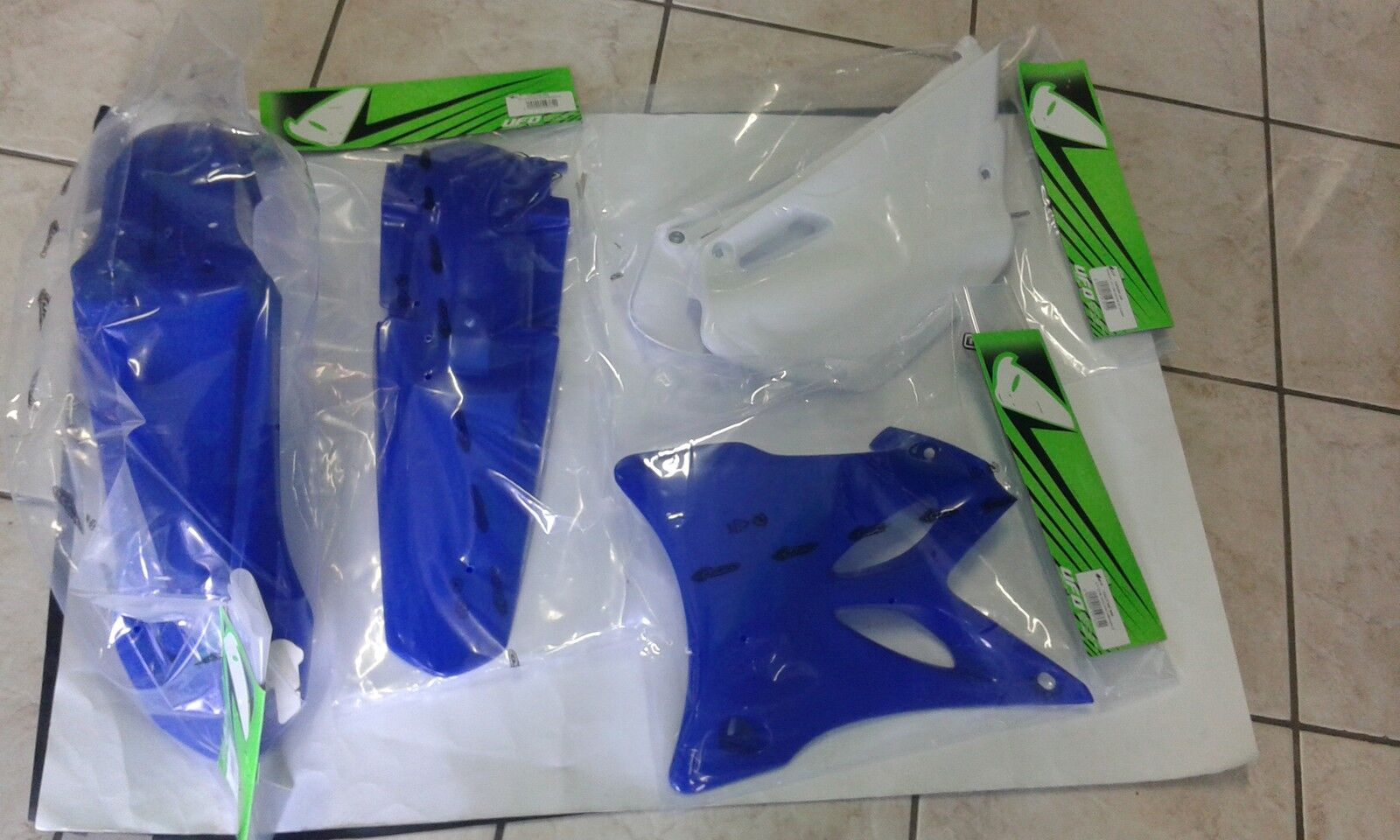 KIT PLASTICHE YAMAHA YZ 85 2002  KIT 4 PZ COLORE ORIGINALE