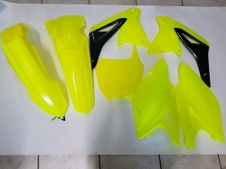 KIT PLASTICHE SUZUKI RMZ 250 2013 KIT 5 PZ COLORAZIONE GIALL
