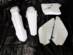 KIT PLASTICHE SUZUKI RM 85 2018 RESTYLING 4 PZ COLORE BIANCO