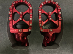PEDANE POGGIAPIEDI ERGAL MAGGIORATE ROSSE HONDA CRF 450 2009