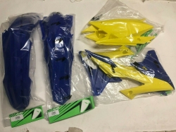 KIT PLASTICHE SUZUKI RMZ 450 2025 KIT 4 PZ GIALLO BLU