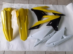 KIT PLASTICHE SUZUKI RMZ 450 2022 KIT 4 PZ COLORE ORIGINALE