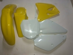 KIT PLASTICHE SUZUKI RM 85 2006 5 PZ COLORE ORIGINALE