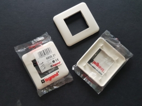 PLACCA PLACCHE BIANCO CLASSICO 2 MODULI LEGRAND CROSS C