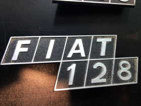 COPPIA 2 PZ LOGO FREGIO STEMMA PLASTICA FIAT 128 COME F