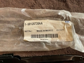 68125735AA SPAZZOLA TERGICRISTALLO ANTERIORE CHRYSLER T