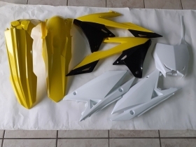 KIT PLASTICHE SUZUKI RMZ 450 2024 KIT 5 PZ COLORE ORIGI