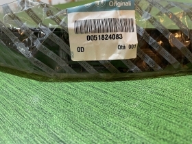  GUARNIZIONE TENUTA VETRO  LATERALE ANTERIORE 51824083 