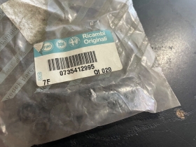 735412995 TAPPO VITE MODANATURA INF PARABREZZA ORIGINAL