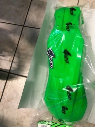 PARAFANGO ANTERIORE VERDE FLUO KAWASAKI KXF 450 2023