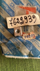 7622939 BLOCCHETTO FISSAGGIO PARAFANGO ANTERIORE ALFA ROMEO